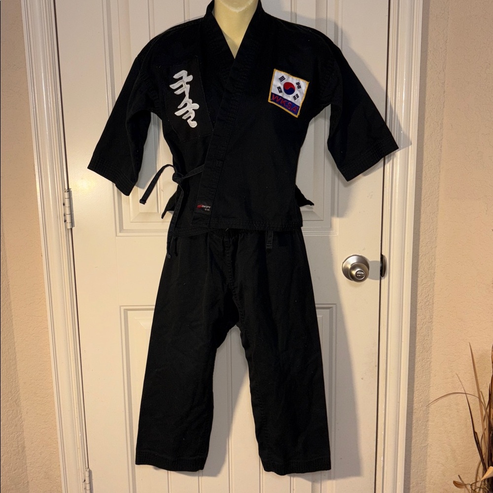 Size 00. Black Martial Arts Gi with Patches WKSA Kuk Sool Won. KID SIZE
